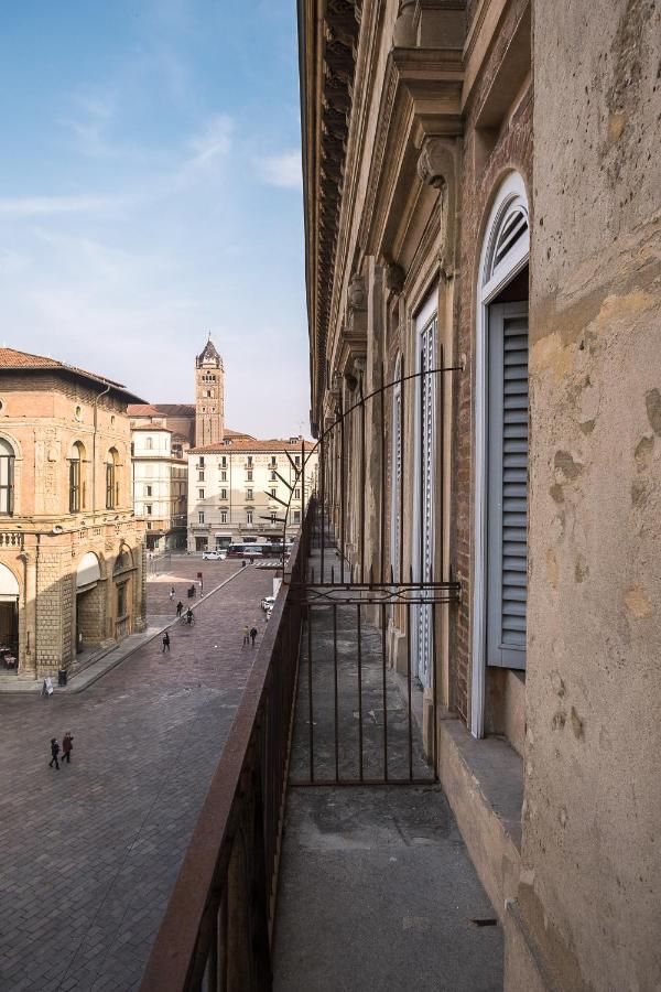 Urbanicooh Asinelli - Balcony On Piazza Maggiore Bologna Luaran gambar